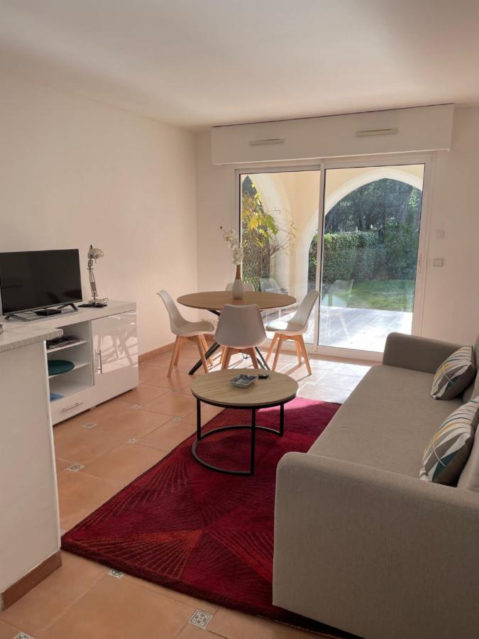 2 Pieces Saint Raphael Renove, Classe 4 Etoiles, 100 M Plages, Piscine, Tennis, Parc, Terrasse, Jardin Privatif Экстерьер фото